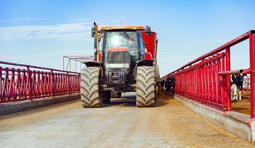 Pneumatici agricoli per il lavoro regolare su terreni duri in policoltura/allevamento